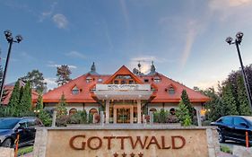 Gottwald Hotel Tata