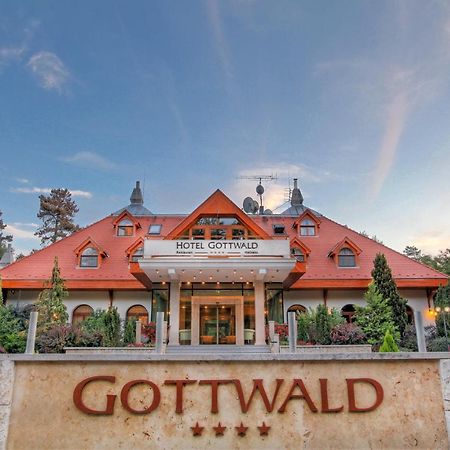 Hotel Gottwald Tata Kültér fotó