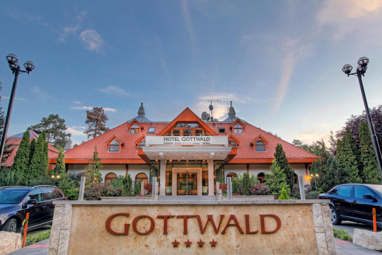 Hotel Gottwald Tata Kültér fotó